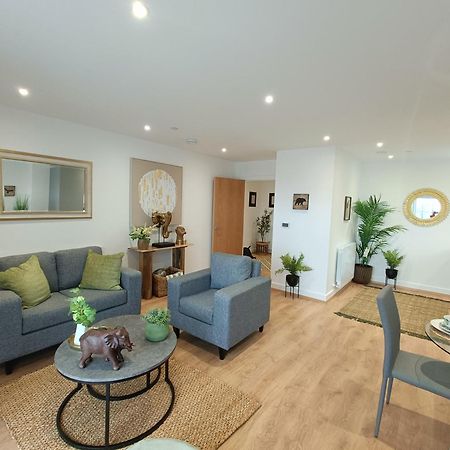 Snuggle Inn - Riverside Apartments - Views Over Looking London River Thames, Close To O2 Arena, London Excel, London City Airport, Thames Clipper- River Boat Service, Woolwich Ferry, Onsite Parking, Twin Room Option Available Luaran gambar
