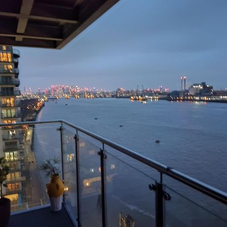 Snuggle Inn - Riverside Apartments - Views Over Looking London River Thames, Close To O2 Arena, London Excel, London City Airport, Thames Clipper- River Boat Service, Woolwich Ferry, Onsite Parking, Twin Room Option Available Luaran gambar