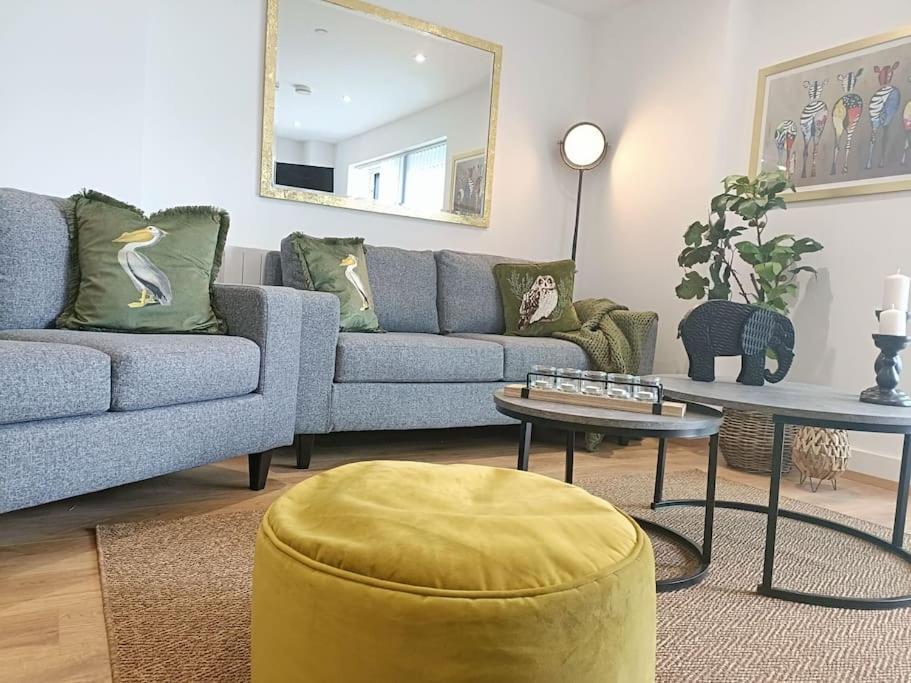 Snuggle Inn - Riverside Apartments - Views Over Looking London River Thames, Close To O2 Arena, London Excel, London City Airport, Thames Clipper- River Boat Service, Woolwich Ferry, Onsite Parking, Twin Room Option Available Luaran gambar