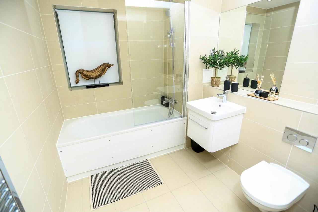 Snuggle Inn - Riverside Apartments - Views Over Looking London River Thames, Close To O2 Arena, London Excel, London City Airport, Thames Clipper- River Boat Service, Woolwich Ferry, Onsite Parking, Twin Room Option Available Luaran gambar