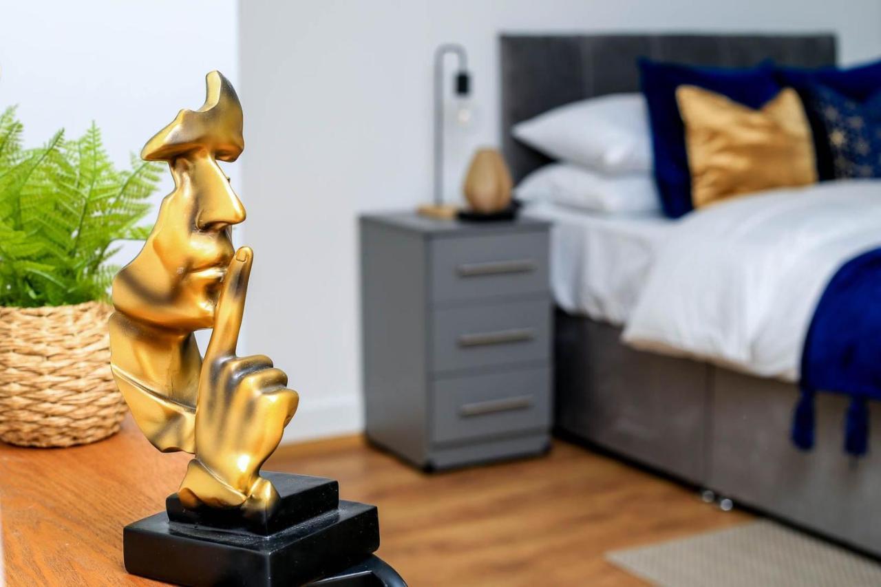 Snuggle Inn - Riverside Apartments - Views Over Looking London River Thames, Close To O2 Arena, London Excel, London City Airport, Thames Clipper- River Boat Service, Woolwich Ferry, Onsite Parking, Twin Room Option Available Luaran gambar