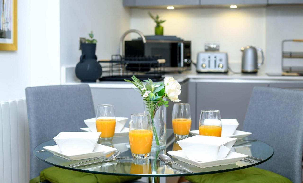 Snuggle Inn - Riverside Apartments - Views Over Looking London River Thames, Close To O2 Arena, London Excel, London City Airport, Thames Clipper- River Boat Service, Woolwich Ferry, Onsite Parking, Twin Room Option Available Luaran gambar
