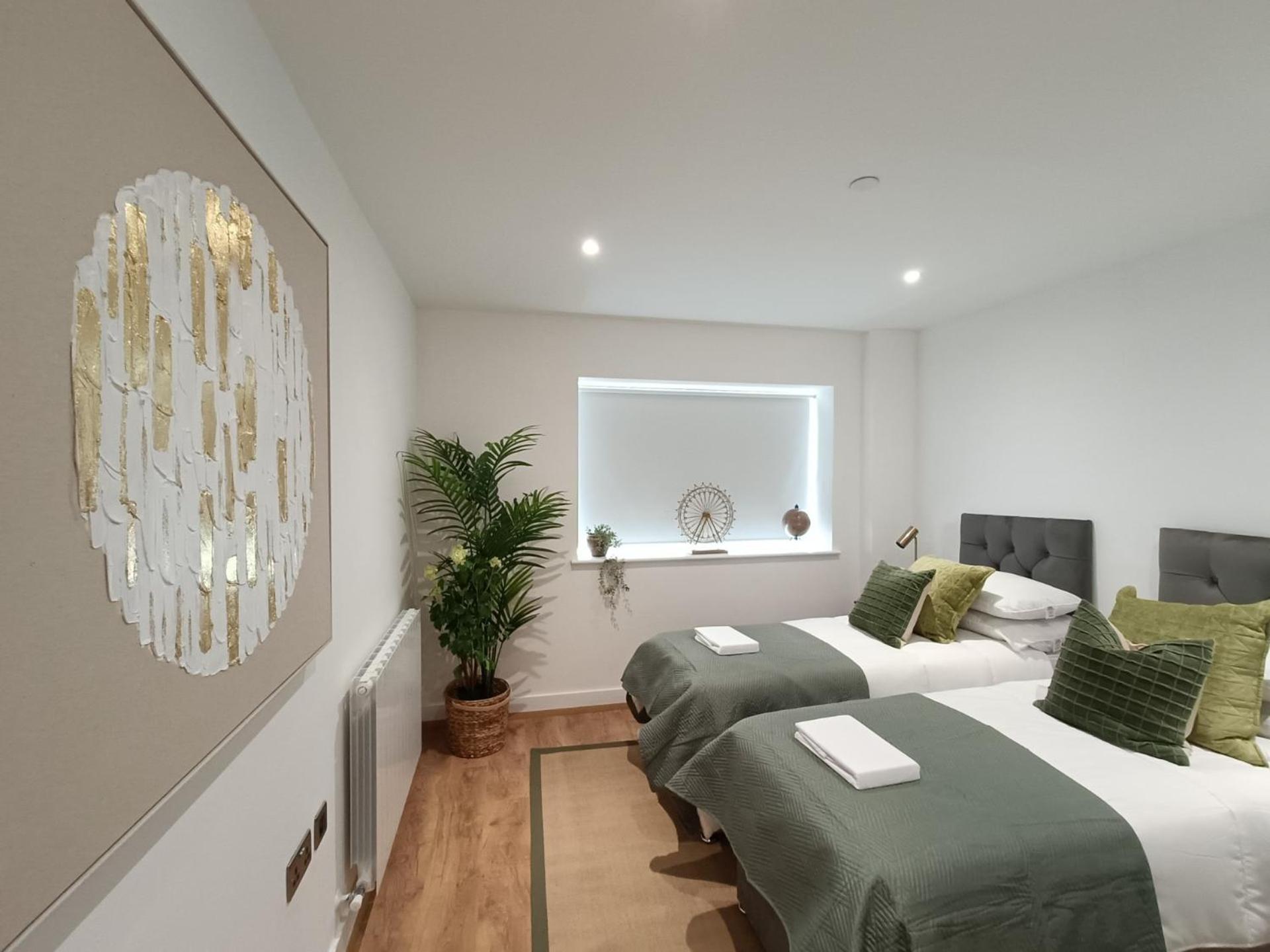 Snuggle Inn - Riverside Apartments - Views Over Looking London River Thames, Close To O2 Arena, London Excel, London City Airport, Thames Clipper- River Boat Service, Woolwich Ferry, Onsite Parking, Twin Room Option Available Luaran gambar