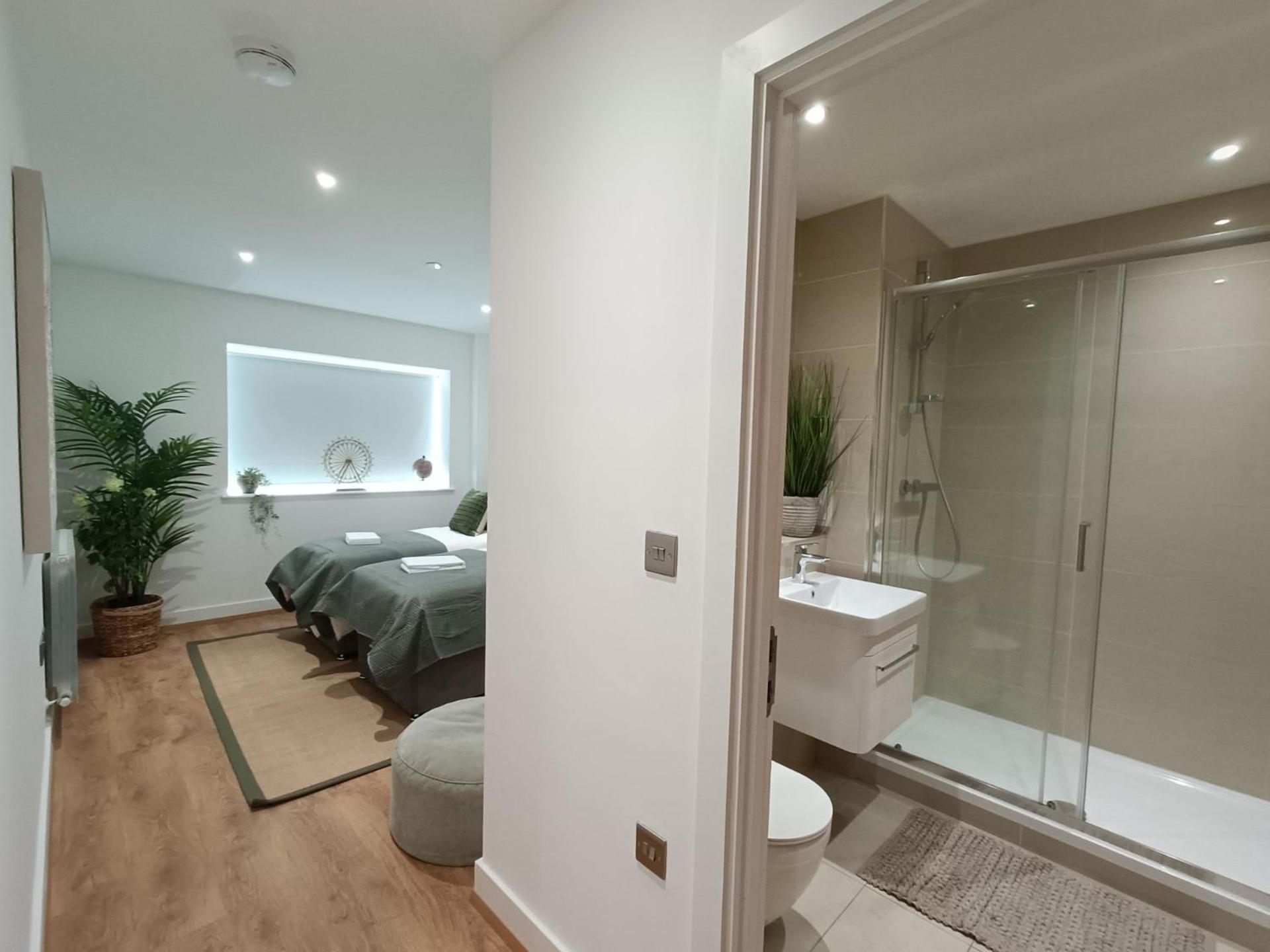 Snuggle Inn - Riverside Apartments - Views Over Looking London River Thames, Close To O2 Arena, London Excel, London City Airport, Thames Clipper- River Boat Service, Woolwich Ferry, Onsite Parking, Twin Room Option Available Luaran gambar