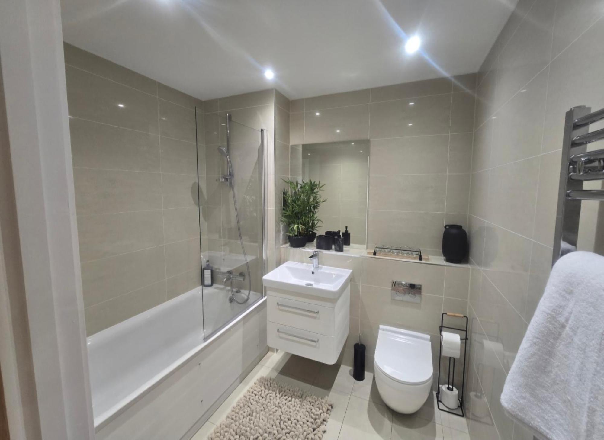 Snuggle Inn - Riverside Apartments - Views Over Looking London River Thames, Close To O2 Arena, London Excel, London City Airport, Thames Clipper- River Boat Service, Woolwich Ferry, Onsite Parking, Twin Room Option Available Luaran gambar