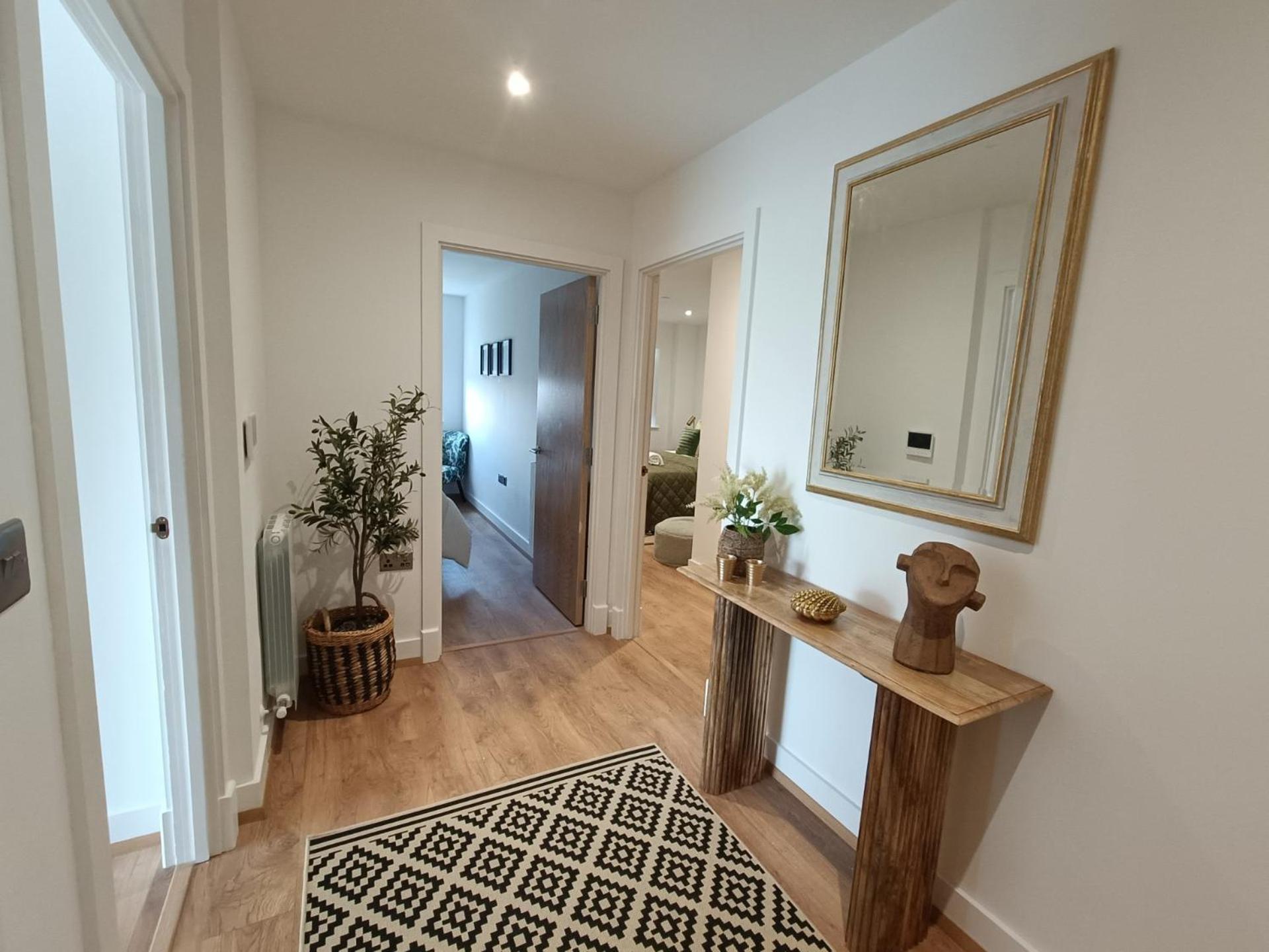 Snuggle Inn - Riverside Apartments - Views Over Looking London River Thames, Close To O2 Arena, London Excel, London City Airport, Thames Clipper- River Boat Service, Woolwich Ferry, Onsite Parking, Twin Room Option Available Luaran gambar